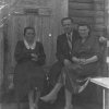до 1955 года Ерофеева Ольга и супруги Чернявские в доме по ул.Ленинская (перед старым кинотеатром)