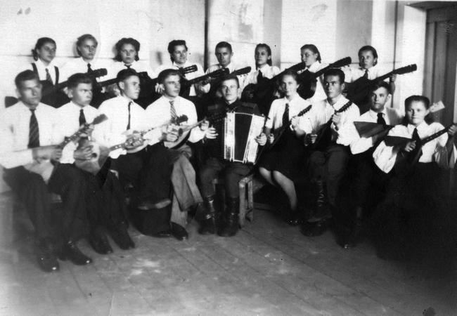 Струнный оркестр.В актовом зале.1949-50 уч. год.